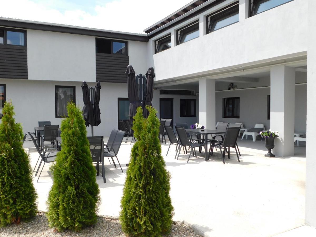 Mountain Vista Suites Zărneşti Exterior foto